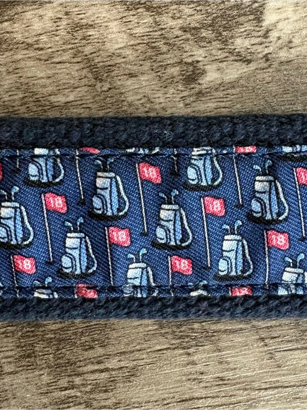 Vineyard Vines excellent size